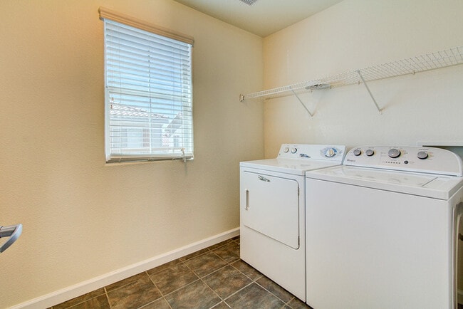 Building Photo - **$800 OFF MOVE IN BY 12/12/25**3-Story Home with Private Bathrooms and Strip View