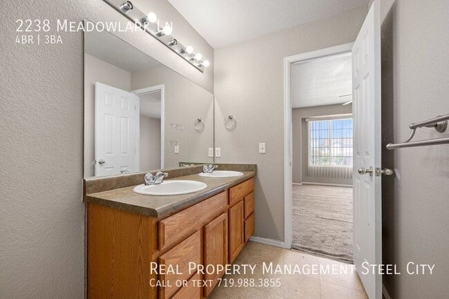 Building Photo - 2238 Meadowlark Ln