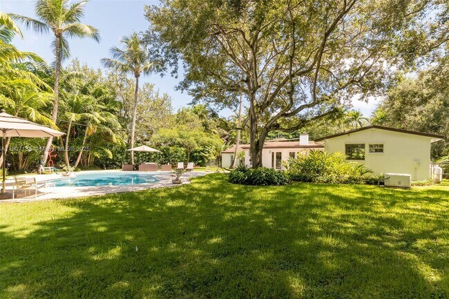 Building Photo - 9240 SW 69th Ct