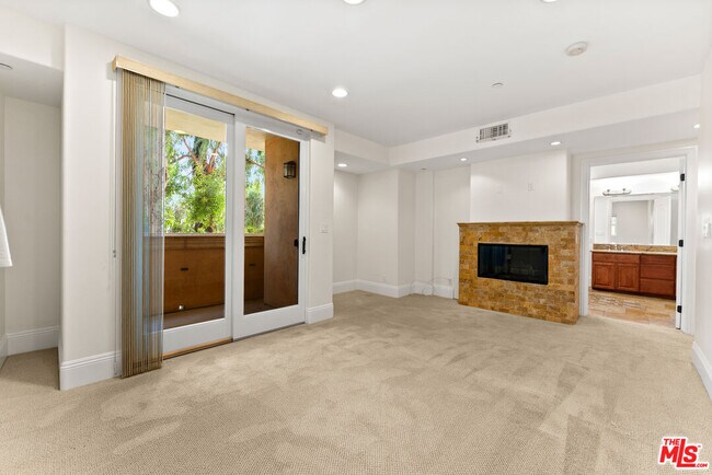 Building Photo - 16123 Sunset Blvd