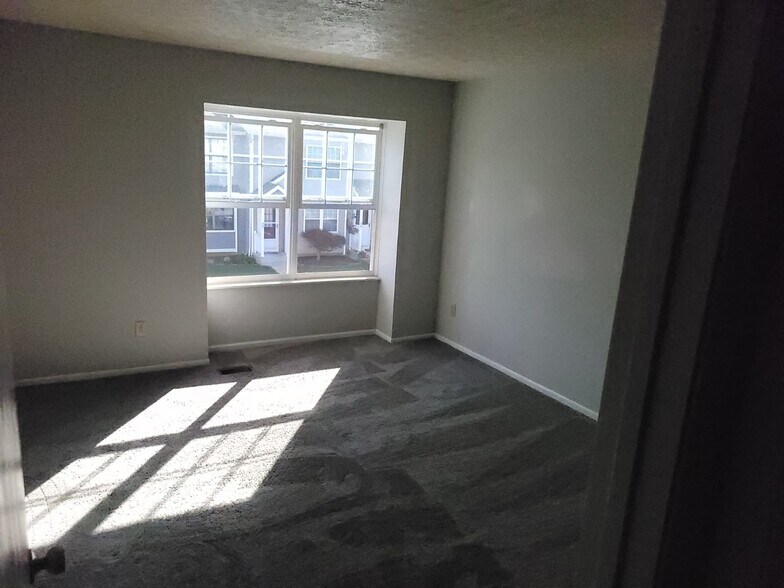 Building Photo - 872 Upholland Ln