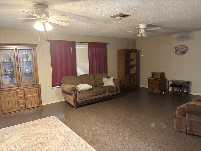 Building Photo - 3987 TX-304