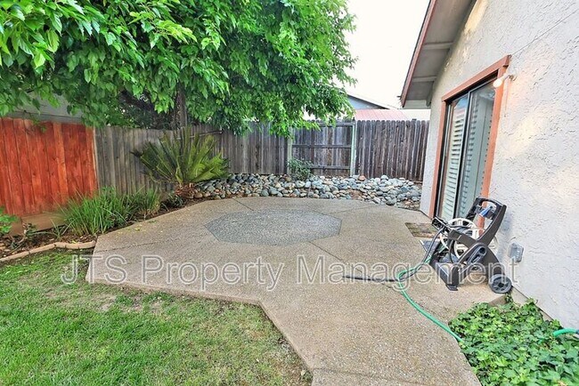 Building Photo - 9529 Lake Natoma Dr