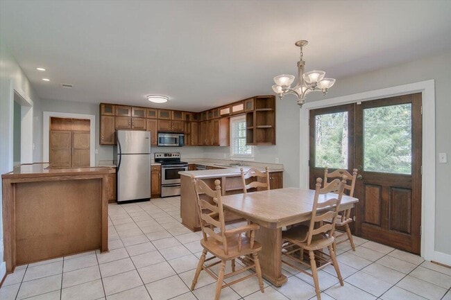 Building Photo - 2615 Springwood Dr