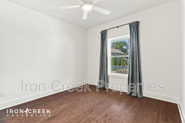 Building Photo - 17 Woodbridge Park Dr