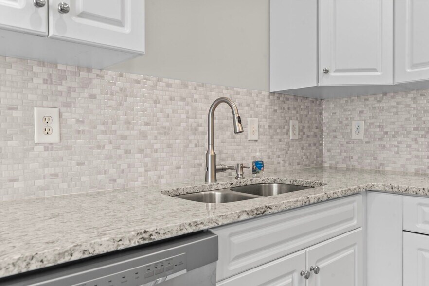 Building Photo - 5077 Capulet Cir