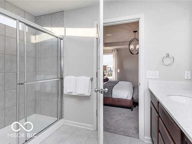 Building Photo - 4894 Oak Hl Dr