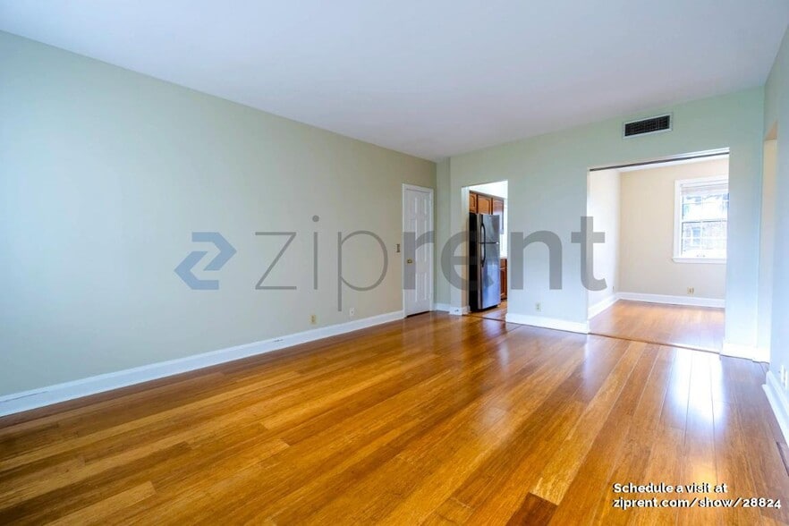 Building Photo - 815 Lasalle St