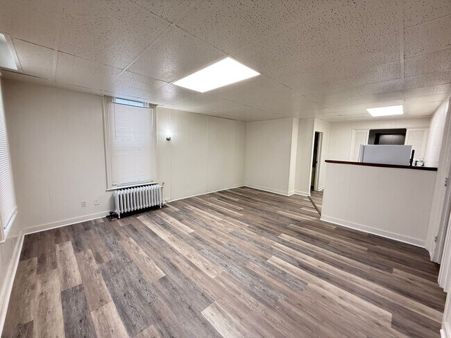 Building Photo - 334 W Wesley St