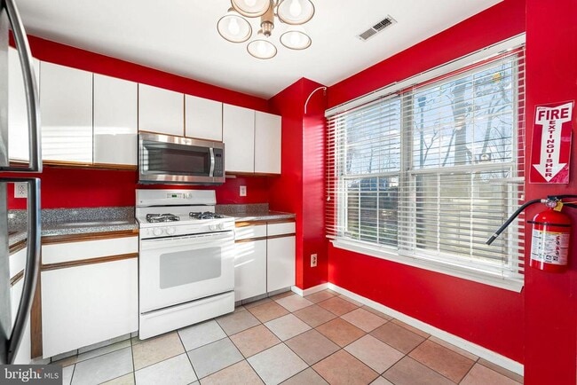 Building Photo - 1607 Hawthorne Ct