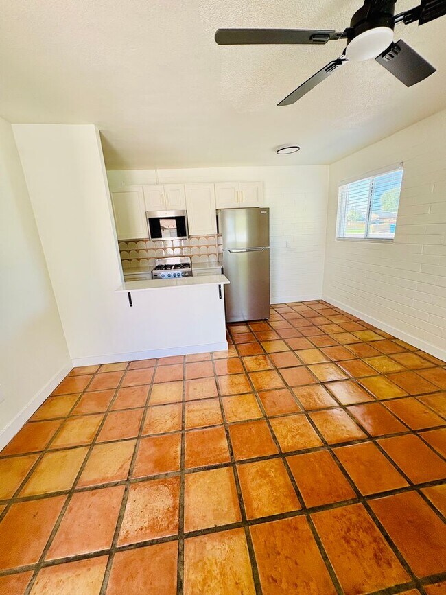 Building Photo - 817 S Melody Ln