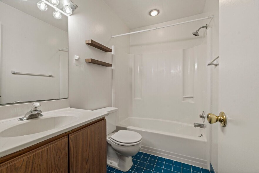 Building Photo - 431 Lynetree Dr