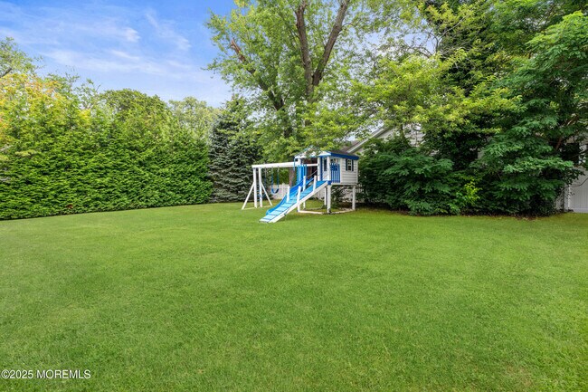 Building Photo - 250 Alpern Ave