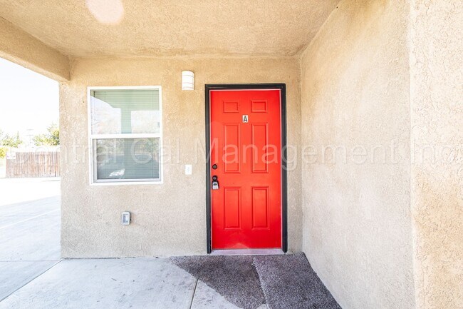 Building Photo - 129 E 8th St