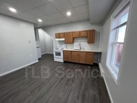 Building Photo - 731 Main St