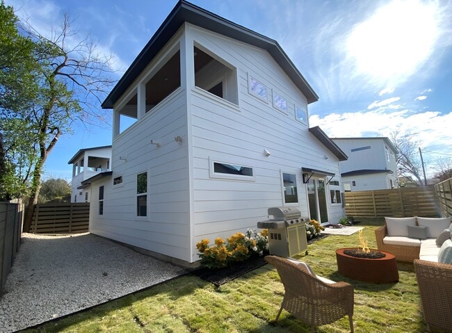 Primary Photo - 6104 Ponca St