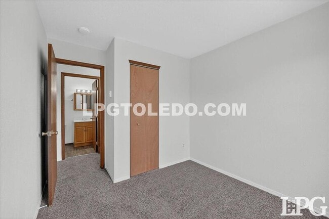 Building Photo - 1230 Bedford Woods Dr