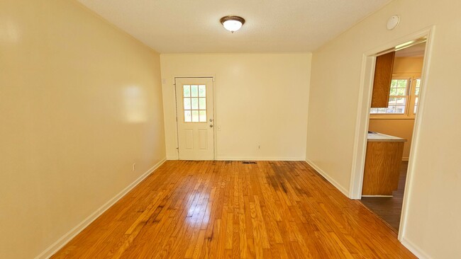 Building Photo - 3 BD 1.5 BA in Montclair Subdivision