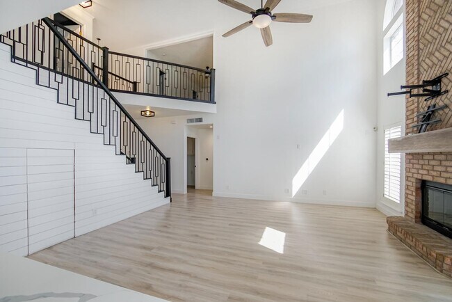 Building Photo - 918 Calle Cumbre Ct