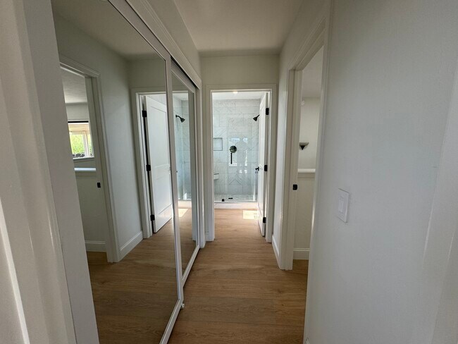 Building Photo - 5430 Sunny Ridge Pl