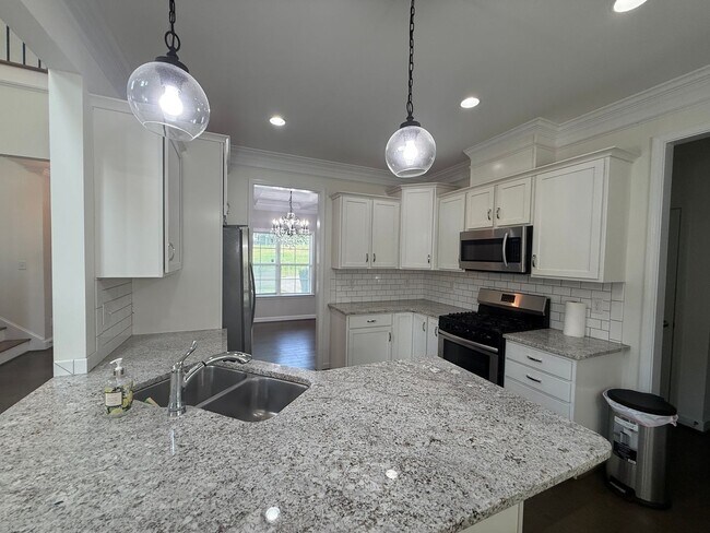 Building Photo - For Rent Clemmons!!