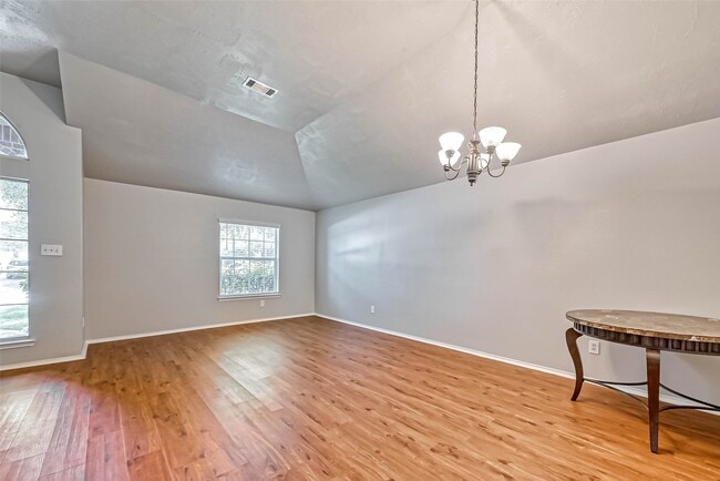 Building Photo - 758 Brushy Glen Dr