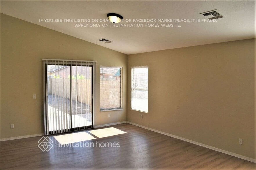 Building Photo - 11814 W Yuma St