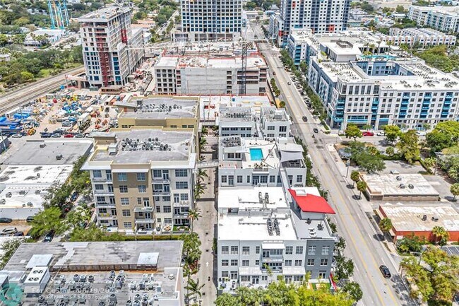 Building Photo - 425 N Andrews Ave