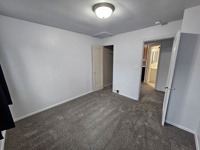 Building Photo - Newly Remodeled Home on the South Hill