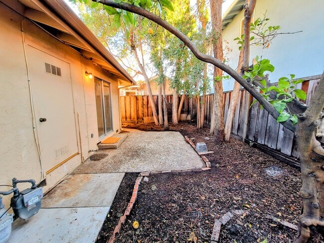 Building Photo - Harr08