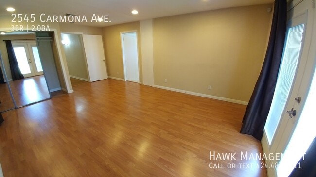 Building Photo - 2545 Carmona Ave