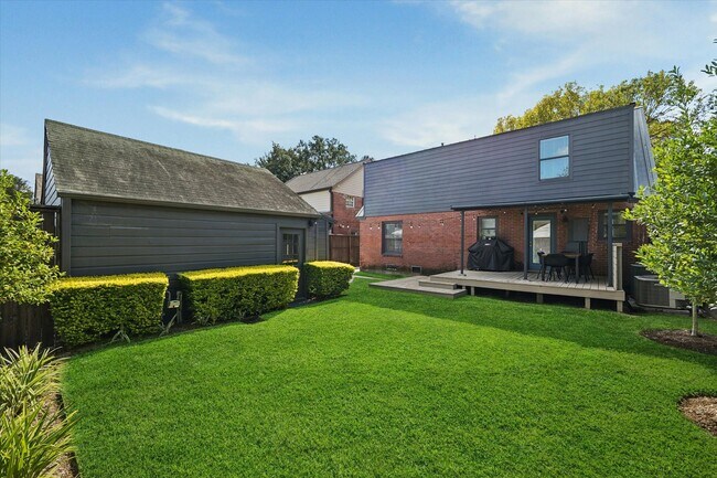 Building Photo - 2420 Nottingham St