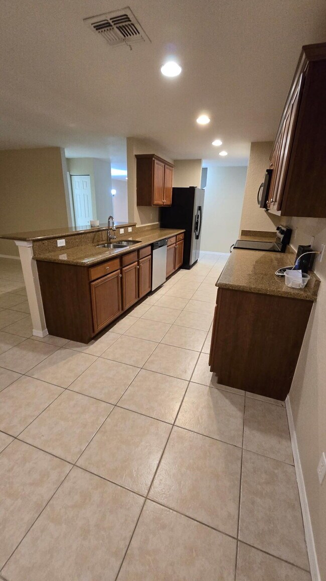 Building Photo - 1999 Newport Isles Blvd