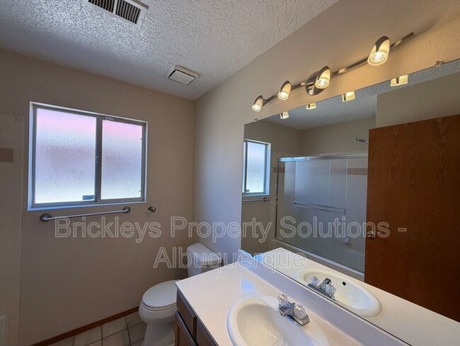 Building Photo - 7281 Spruce Mountain Loop NE