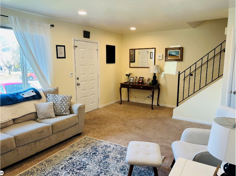 Building Photo - 8827 Pinion Ln