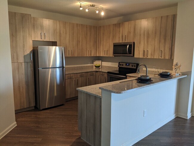 Building Photo - Apartment Home #370 - Water View