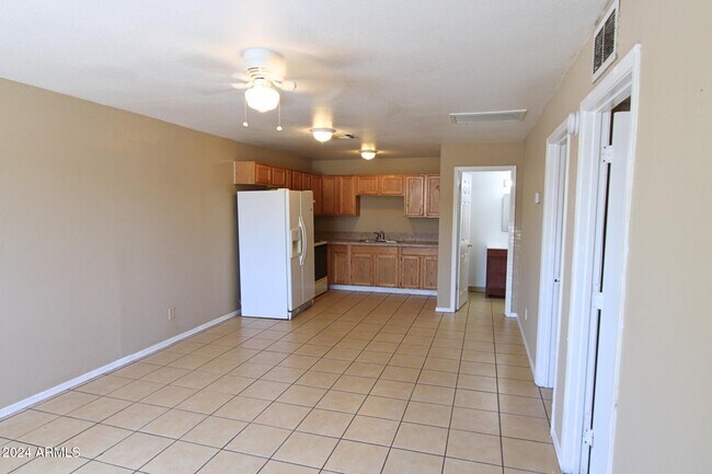 Building Photo - 2747 E Chipman Rd