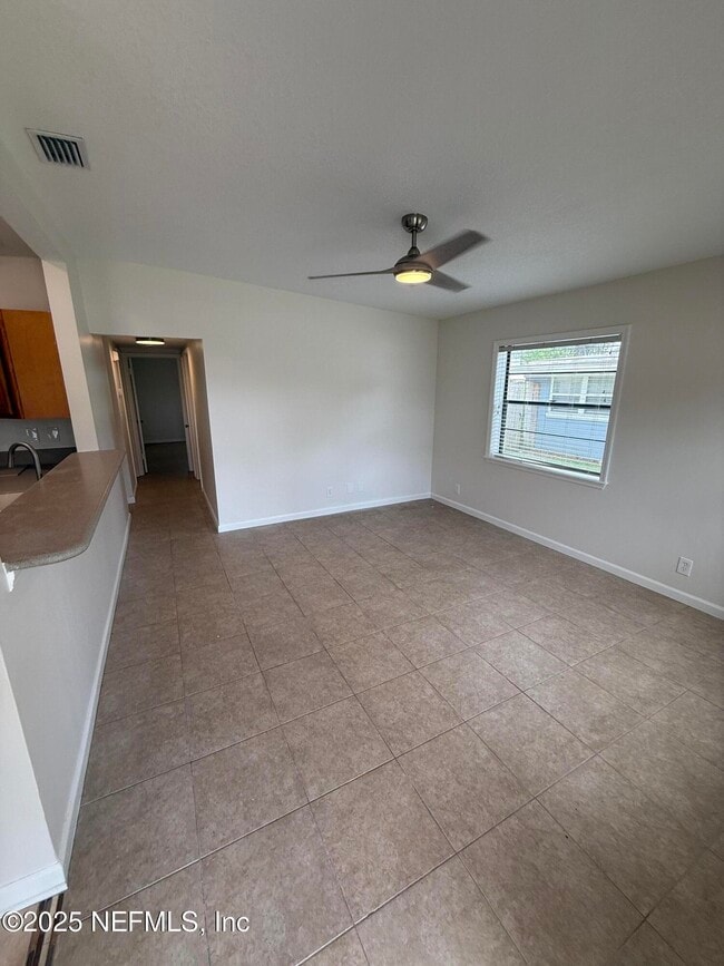 Building Photo - 537 Oleander St