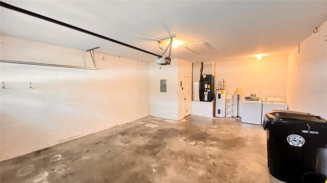Building Photo - 949 Dekleva Dr