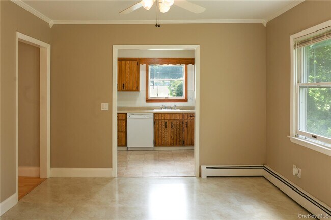 Building Photo - 50 Baron De Hirsch Rd