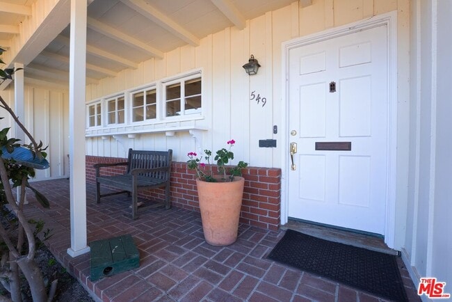 Building Photo - 549 El Medio Ave