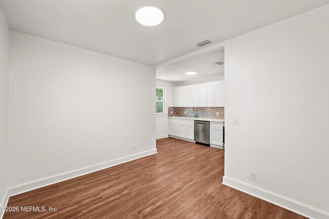 Building Photo - 569 W 49th St