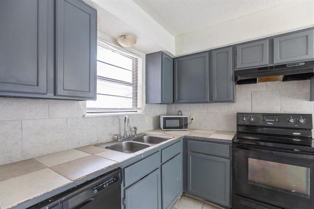 Building Photo - 4925 Greenslope Dr