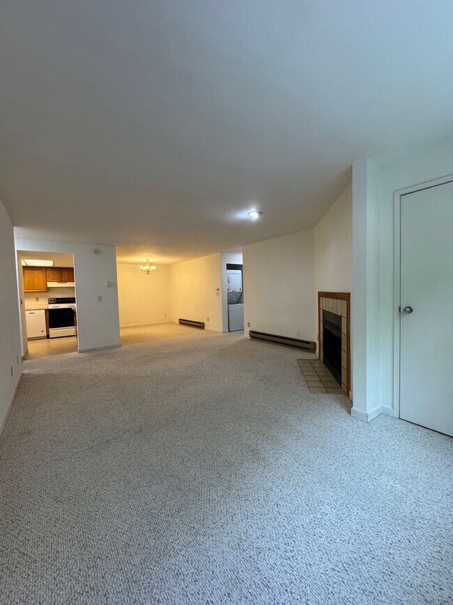 Building Photo - Cozy 2 Bed 1 Bath Condo, Wensley Court Fac...