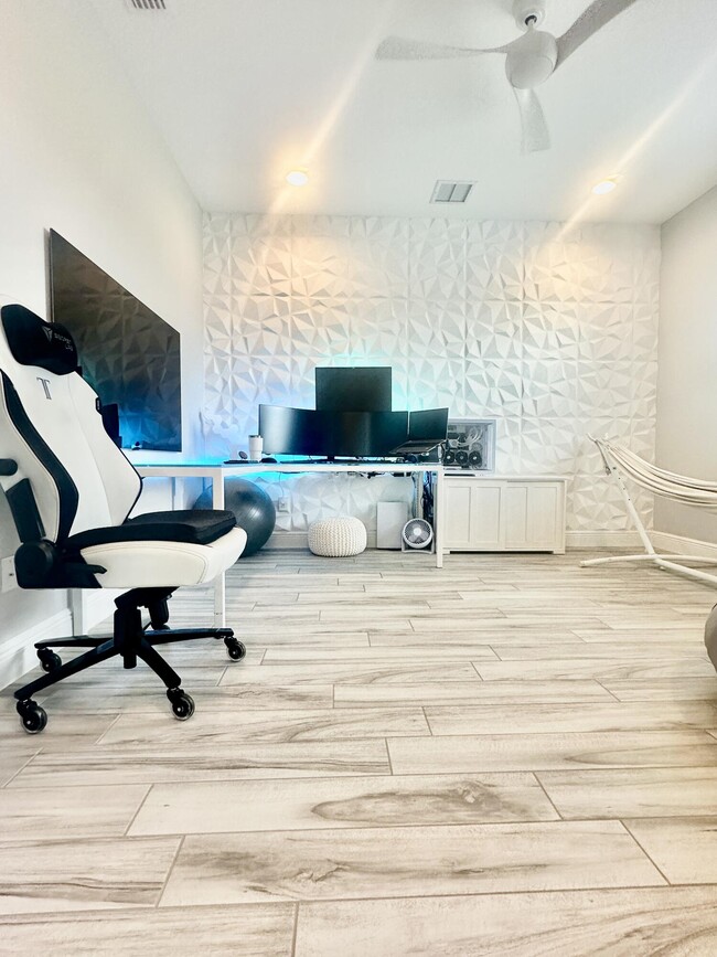 Building Photo - 3044 Trasona Dr