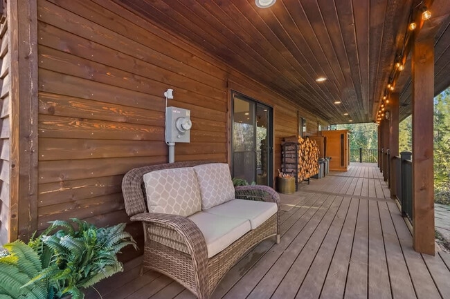 Building Photo - 18 Spur Dr