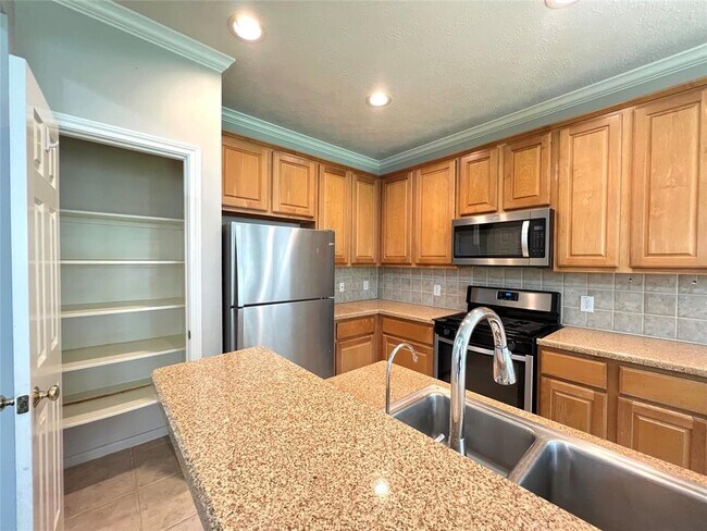 Building Photo - 22511 Parkvine Ln