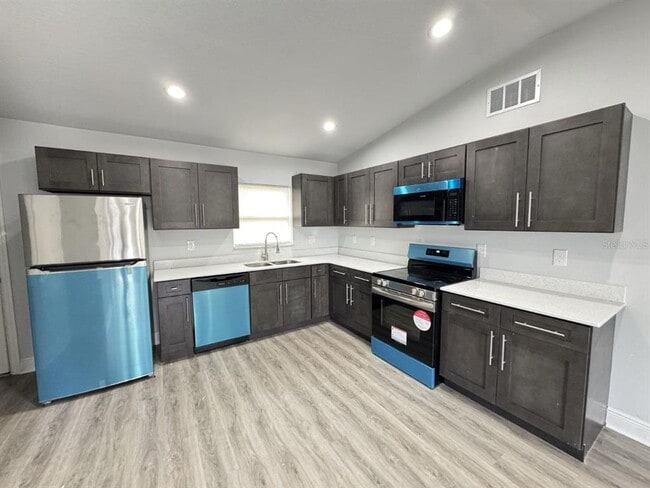 Building Photo - 804 Ware Ave NE