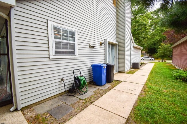 Building Photo - 712 Eagle Point Ct