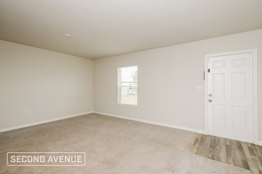 Building Photo - 106 Tulip Ln